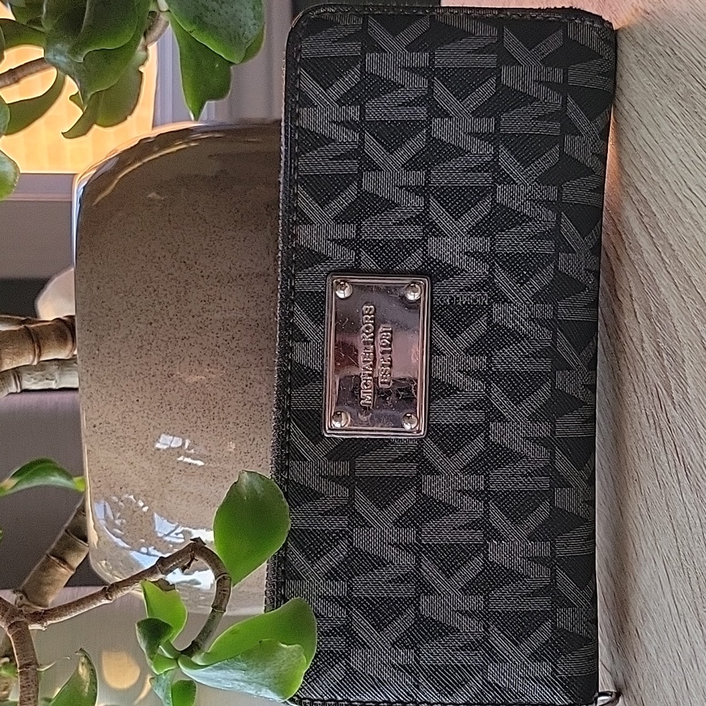 Michael Kors Jet Set Travel Large Wallet
